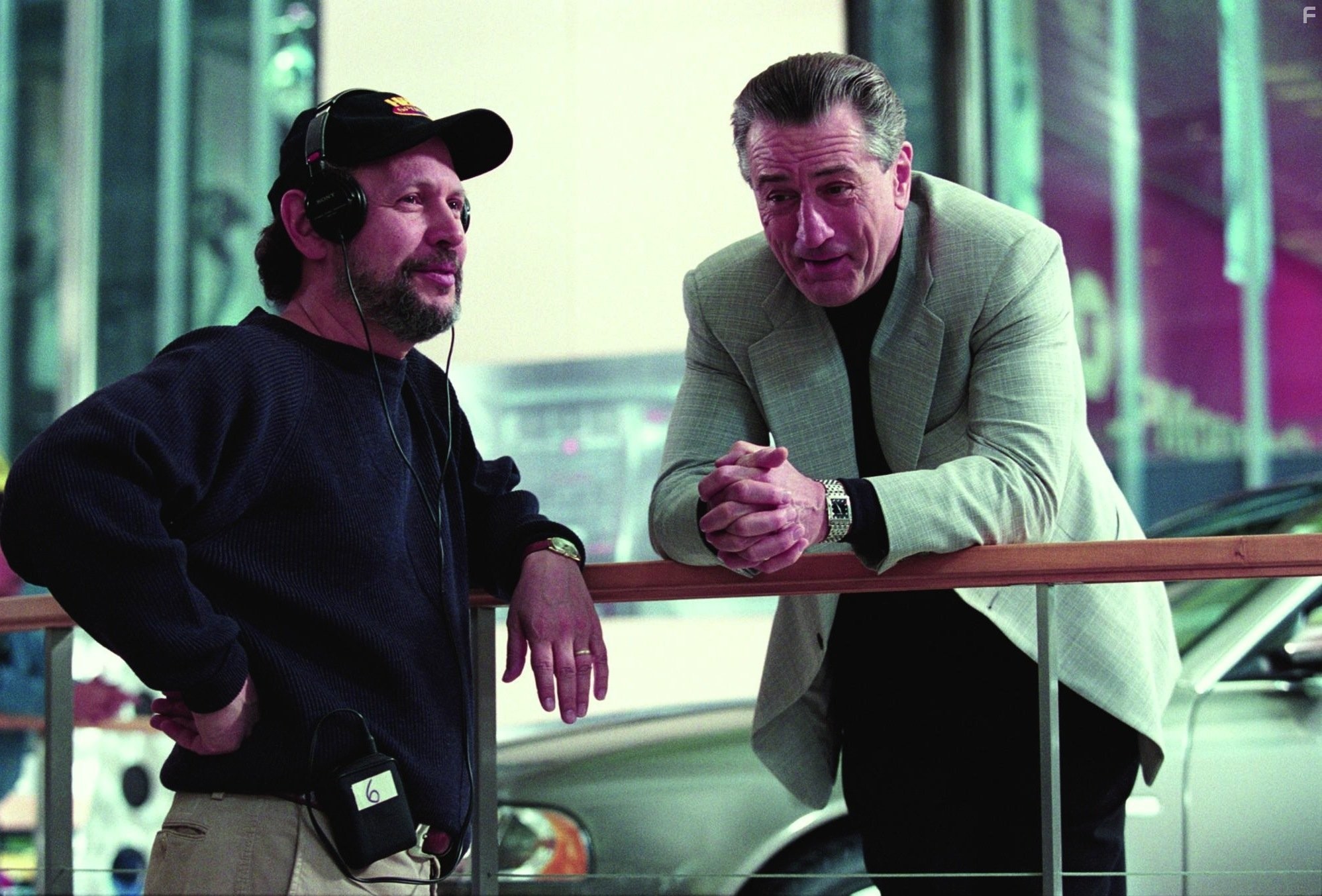 Robert De Niro and Billy Crystal in Анализируй то (2002)