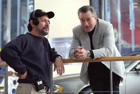 Robert De Niro and Billy Crystal in Анализируй то (2002)
