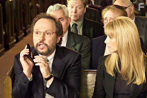 Billy Crystal and Lisa Kudrow in Анализируй то (2002)