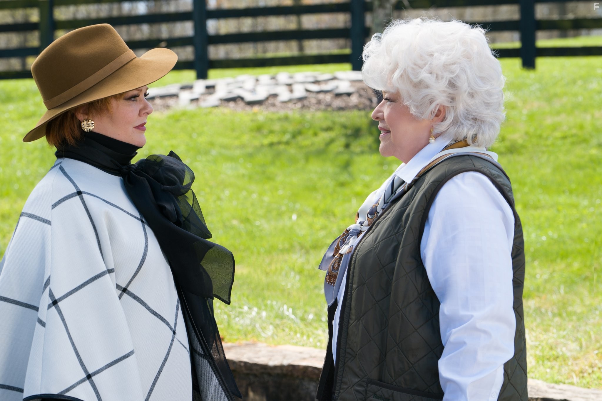 Kathy Bates and Melissa McCarthy in Большой Босс (2016)