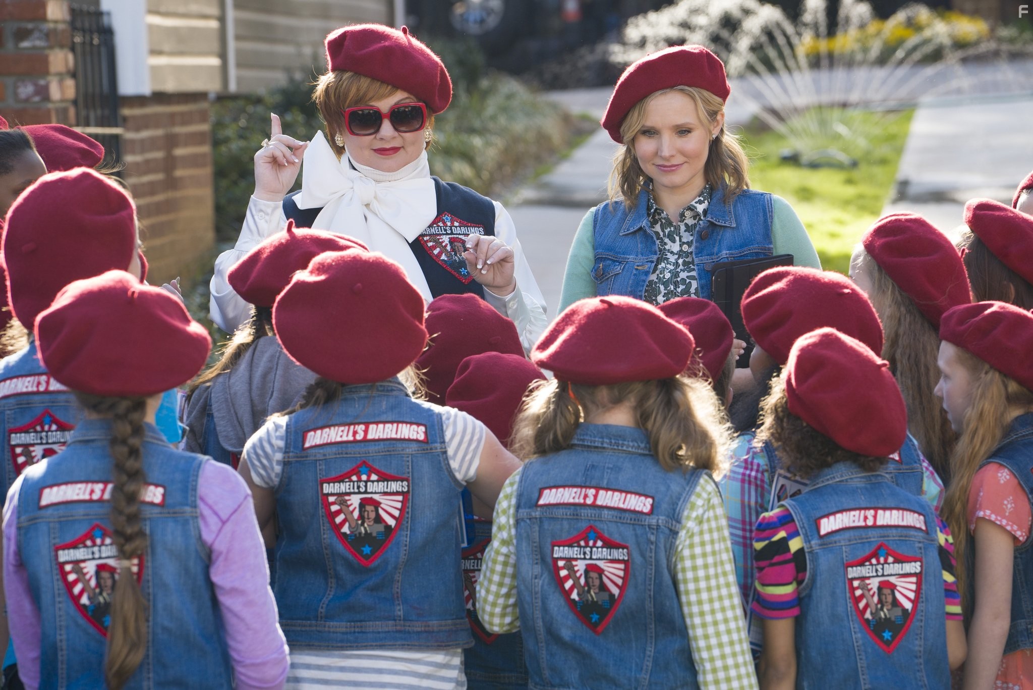 Kristen Bell, Melissa McCarthy, and Aja Wooldridge in Большой Босс (2016)