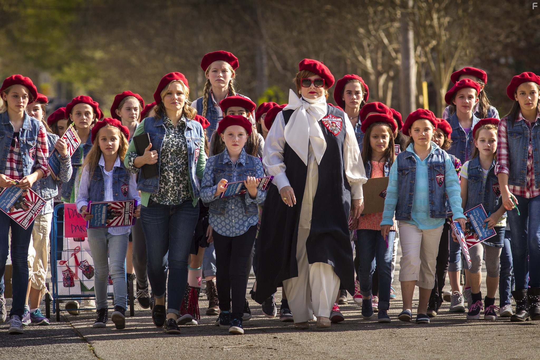 Kristen Bell, Melissa McCarthy, Aleandra Newcomb, Aja Wooldridge, Eva Peterson, and Elle Mackenzie Kent in Большой Босс (2016)