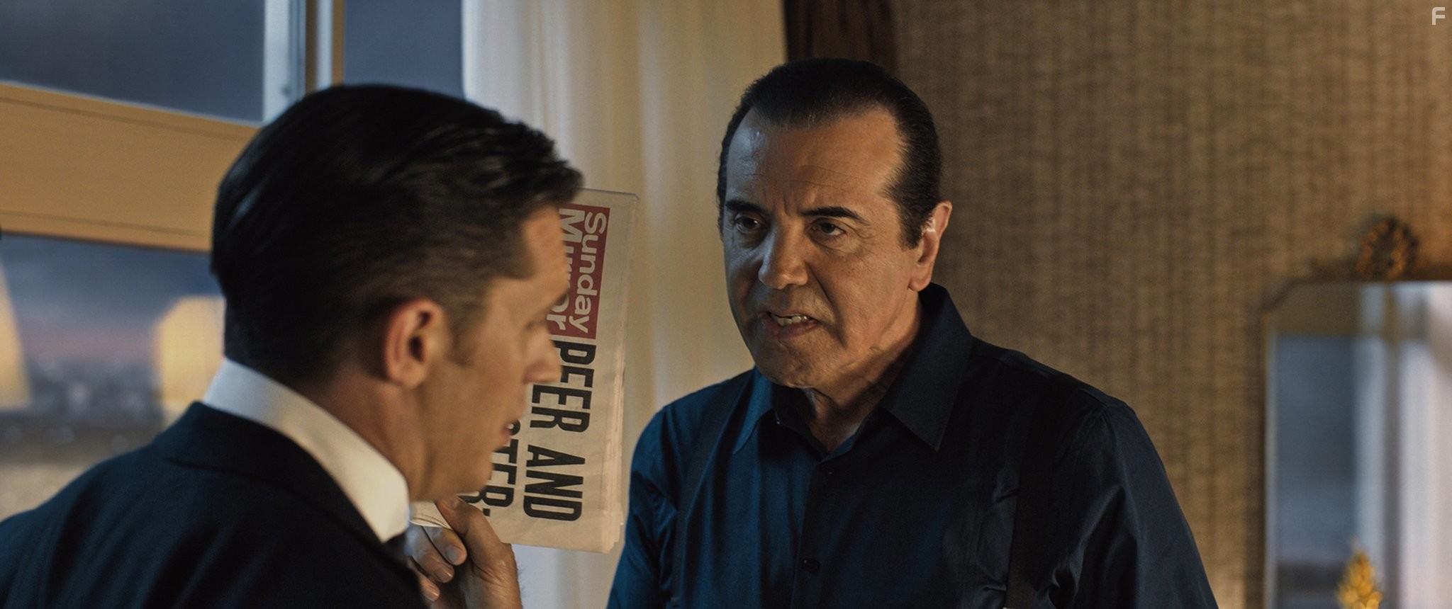 Chazz Palminteri and Tom Hardy in Легенды (2015)
