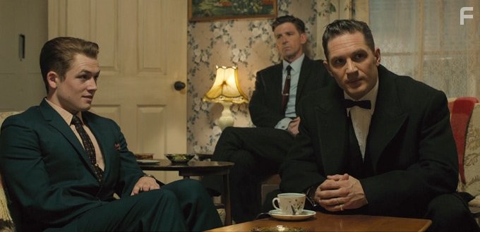 Tom Hardy, Paul Anderson, and Taron Egerton in Легенды (2015)