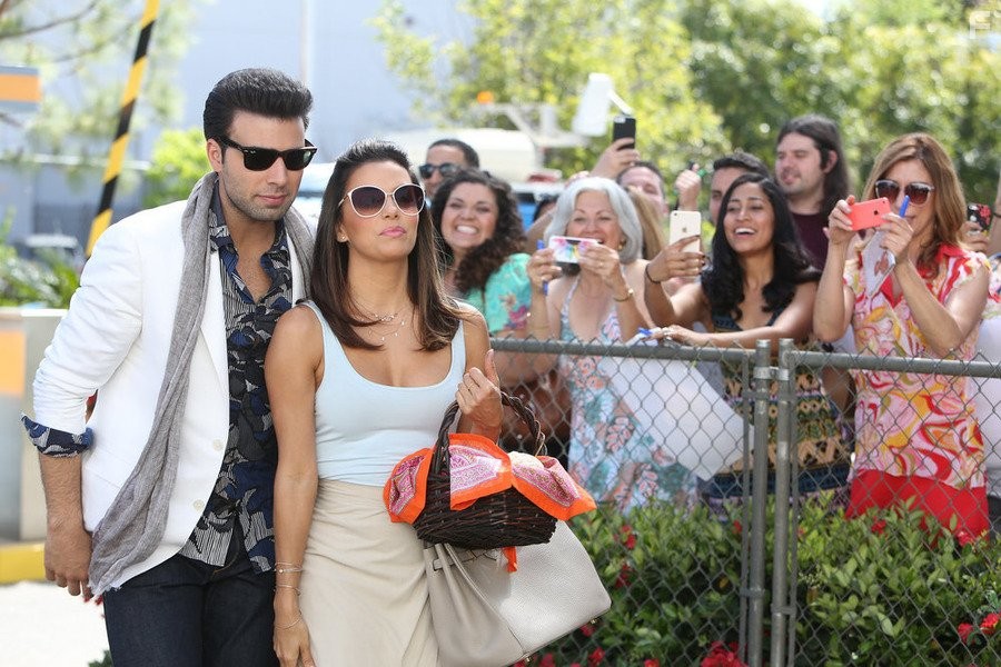 Eva Longoria and Jencarlos Canela in Теленовелла (2015)