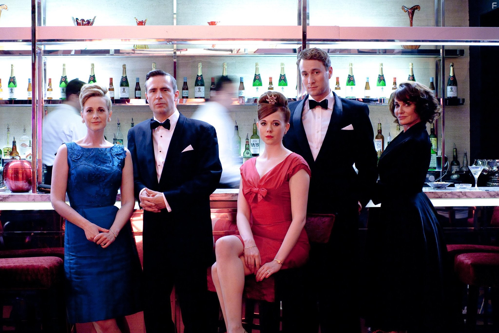 Oliver Chris, Jack Davenport, Natasha Little, Sarah Parish, and Zoe Boyle in На последнем дыхании (2013)