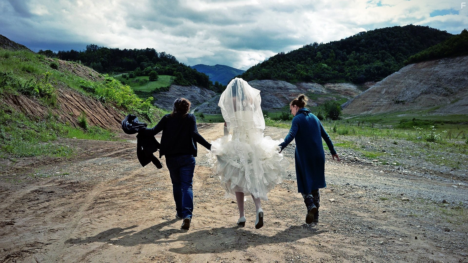 Jen Fisher in Enklava (2015)