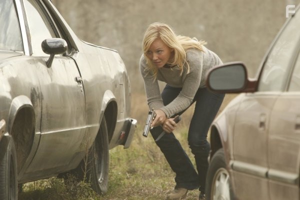 Kelli Giddish in Преследование (2010)