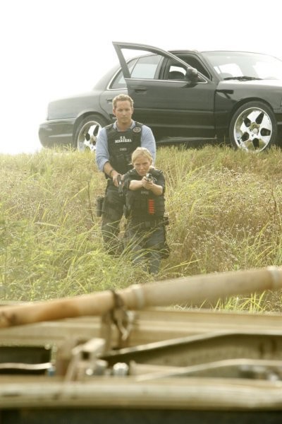 Cole Hauser and Kelli Giddish in Преследование (2010)