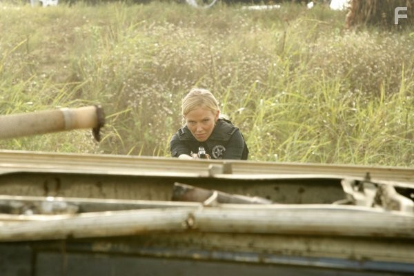 Kelli Giddish in Преследование (2010)