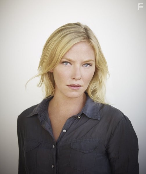 Kelli Giddish in Преследование (2010)