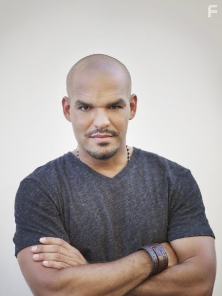 Amaury Nolasco in Преследование (2010)