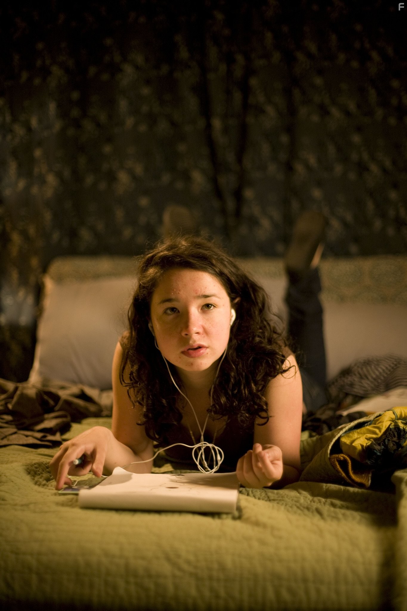 Sarah Steele in Ненужные вещи (2010)
