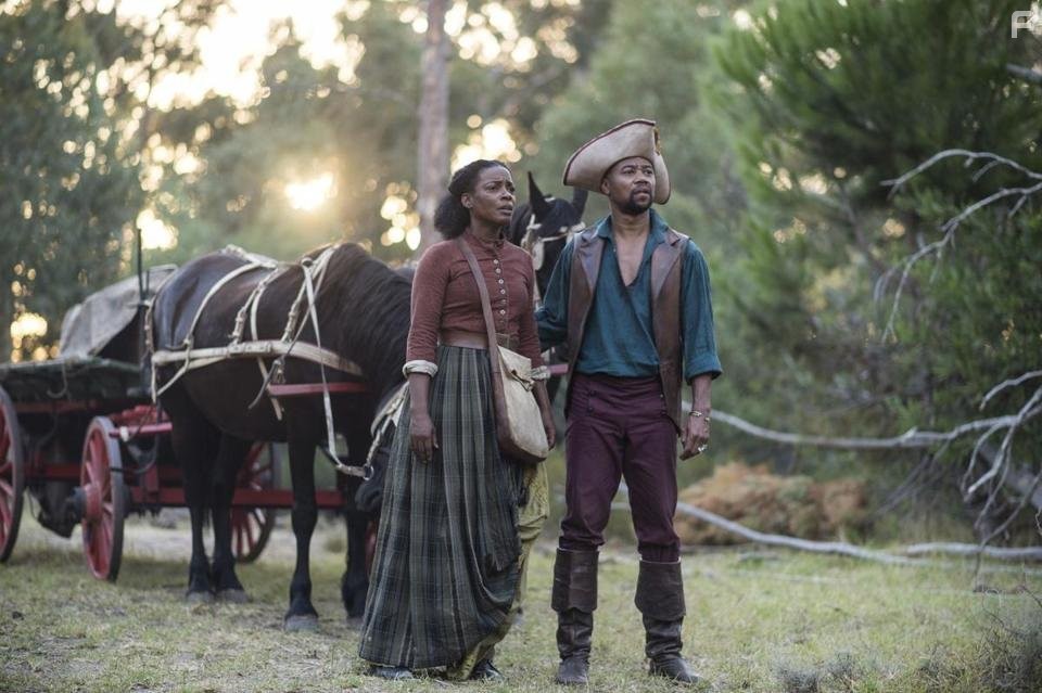 Cuba Gooding Jr. and Aunjanue Ellis in The Book of Negroes (2015)