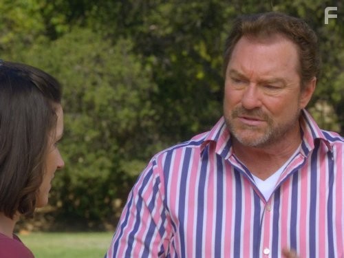 Stephen Root and Shannon Woodward in Воспитывая Хоуп (2010)