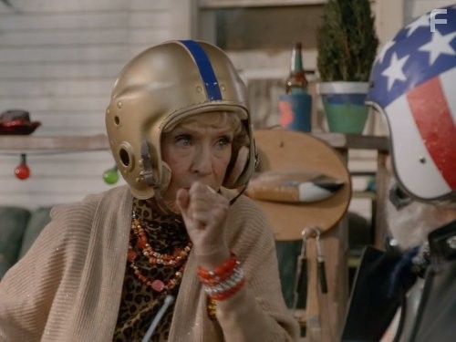 Cloris Leachman in Воспитывая Хоуп (2010)