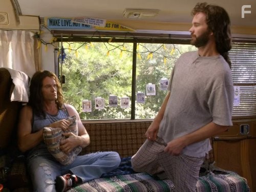 Sean Bridgers and Garret Dillahunt in Воспитывая Хоуп (2010)