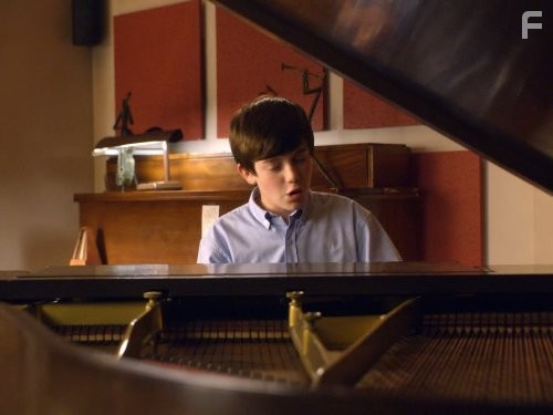 Greyson Chance in Воспитывая Хоуп (2010)