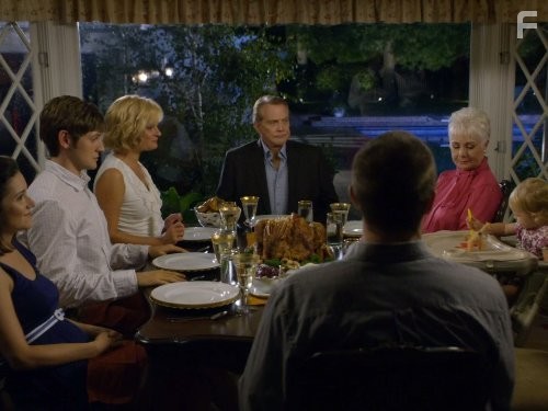 Lee Majors, Martha Plimpton, Shirley Jones, Shannon Woodward, Lucas Neff, and Baylie Cregut in Воспитывая Хоуп (2010)