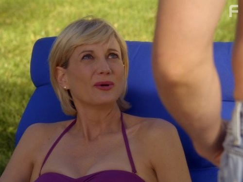 Kerri Kenney in Воспитывая Хоуп (2010)