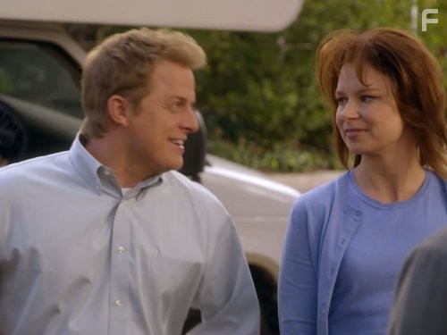 Mary Lynn Rajskub and Skyler Stone in Воспитывая Хоуп (2010)