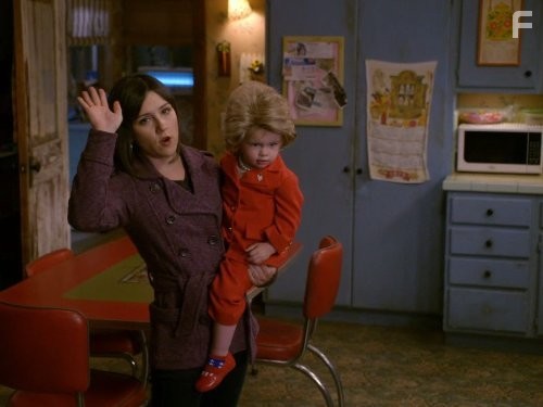 Shannon Woodward and Baylie Cregut in Воспитывая Хоуп (2010)