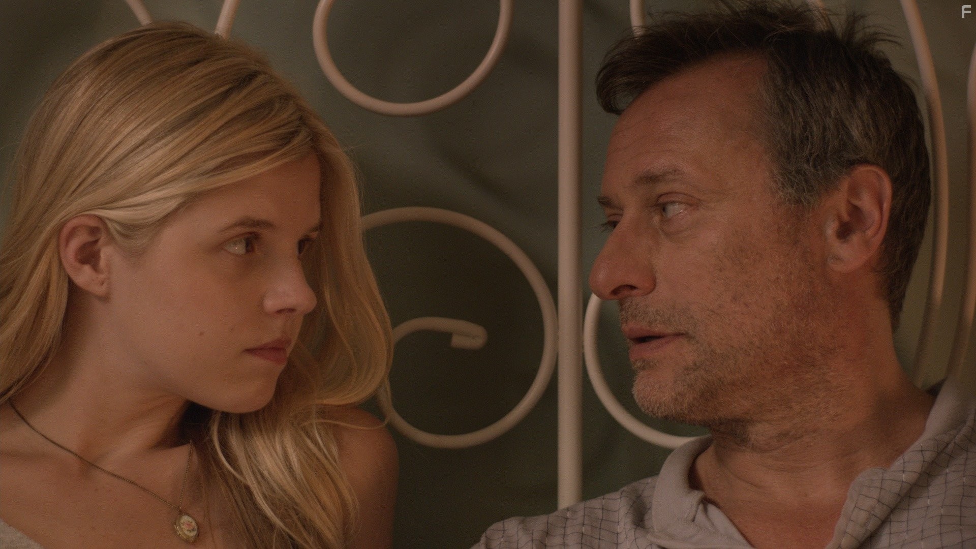Michael Nyqvist and Ana Mulvoy-Ten in Девушка в книге (2015)