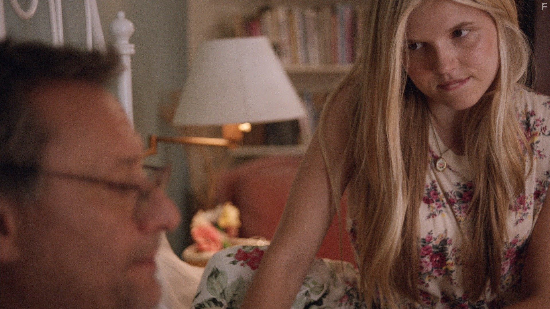 Michael Nyqvist and Ana Mulvoy-Ten in Девушка в книге (2015)