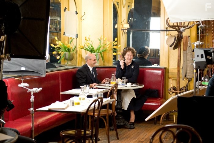 Meryl Streep and Stanley Tucci in Джули и Джулия: Готовим счастье по рецепту (2009)