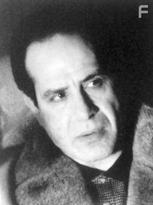 Tony Shalhoub in Последний кадр (2004)