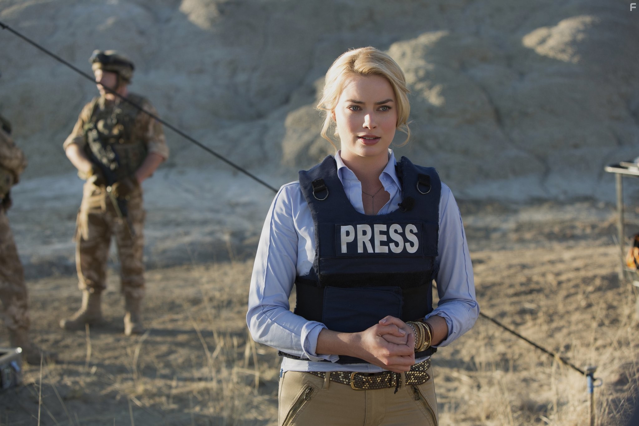 Margot Robbie in Репортерша (2016)