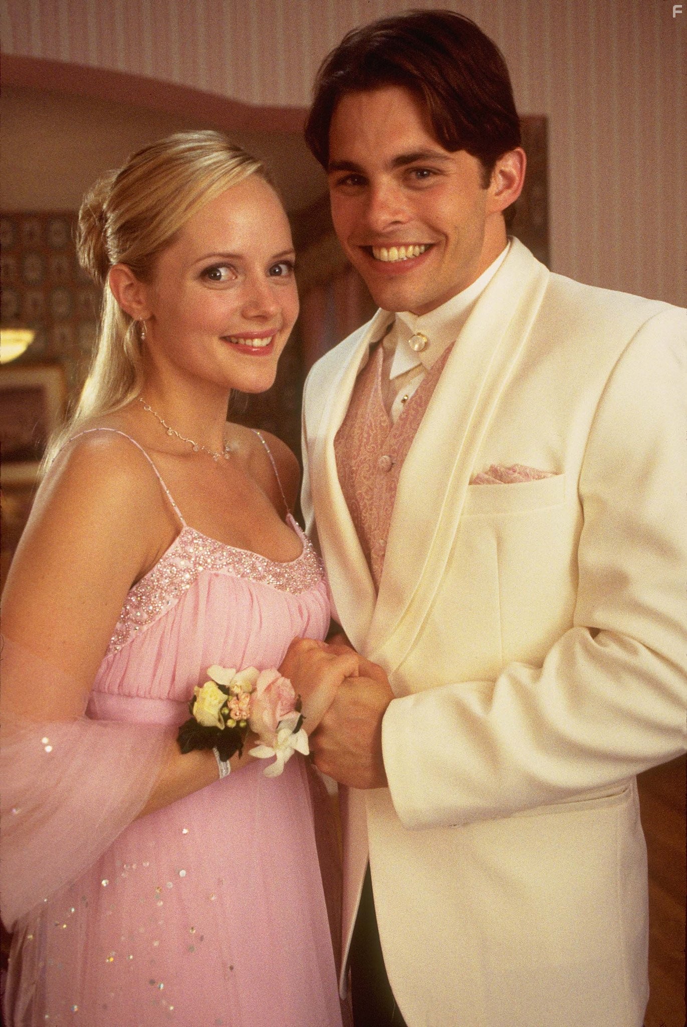 James Marsden and Marley Shelton in Сахар & перец (2001)