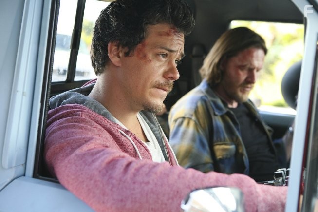 Donal Logue and Michael Raymond-James in Терьеры (2010)