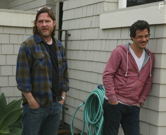 Donal Logue and Michael Raymond-James in Терьеры (2010)