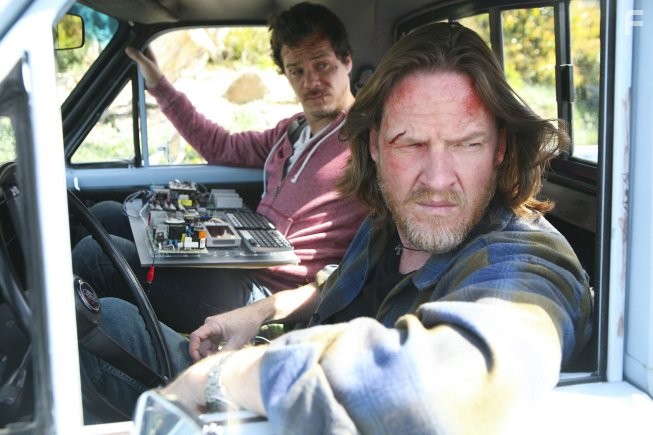 Donal Logue and Michael Raymond-James in Терьеры (2010)