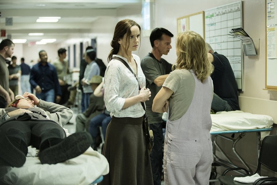 Sarah Wayne Callies in Колония (2016)