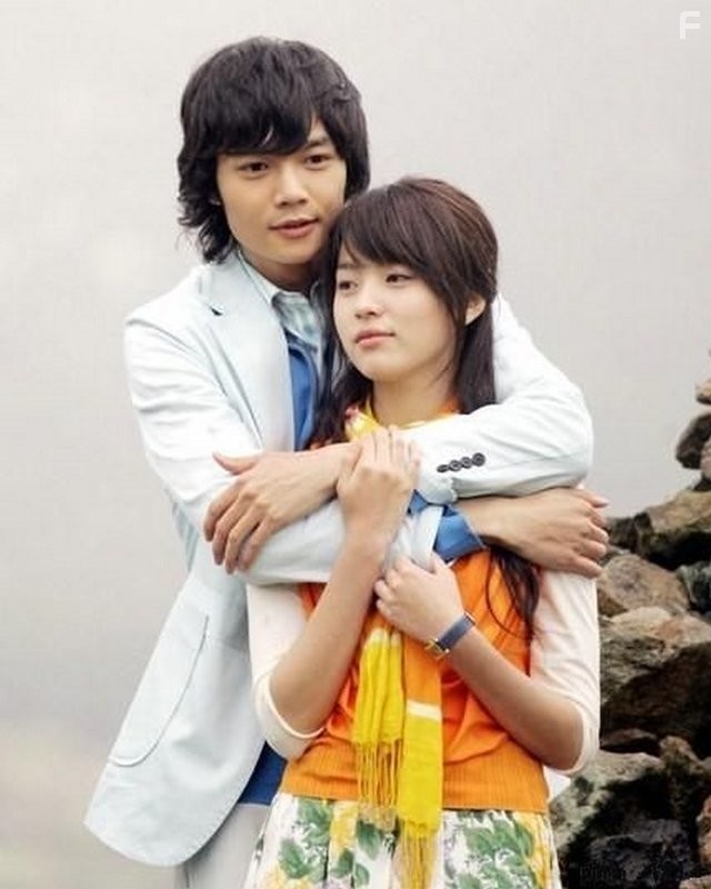 Hyo-ju Han and Do Young Suh in Bomui walcheu (2006)