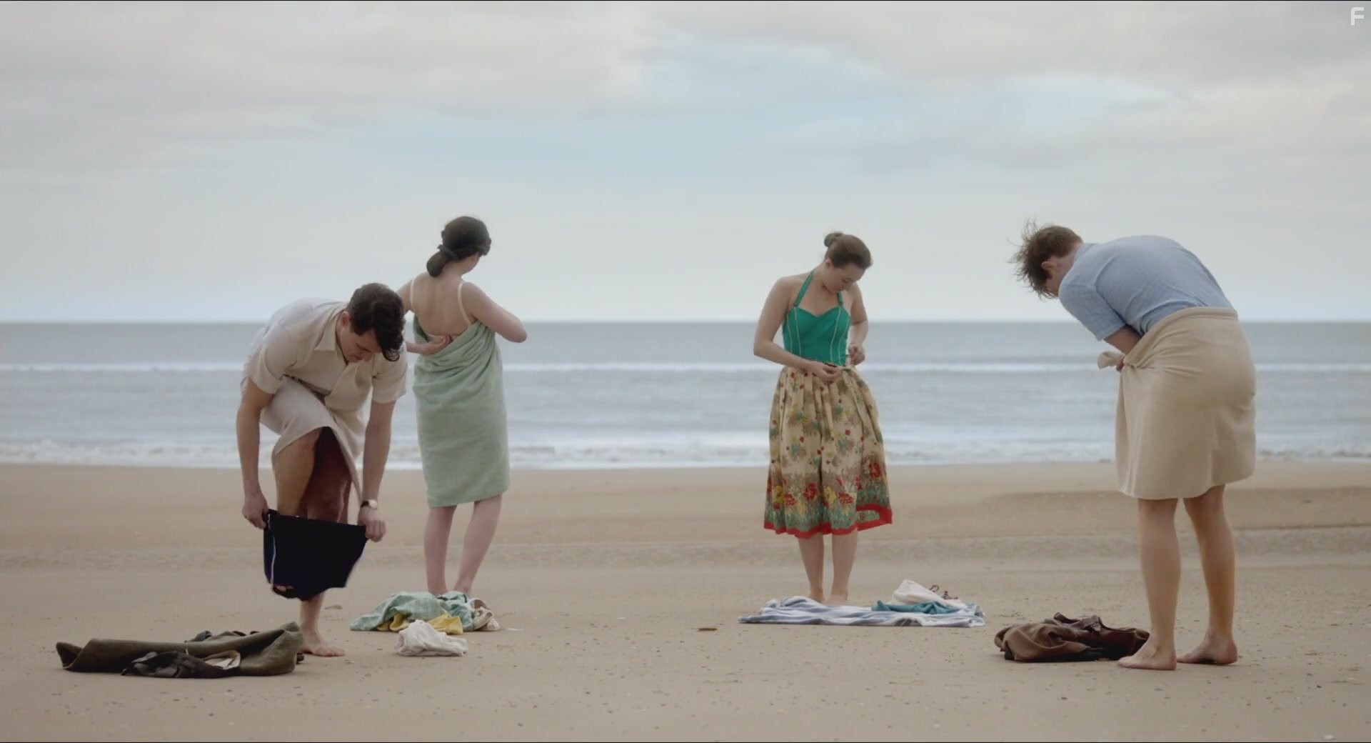 Saoirse Ronan, Domhnall Gleeson, Eileen O'Higgins, and Peter Campion in Бруклин (2015)