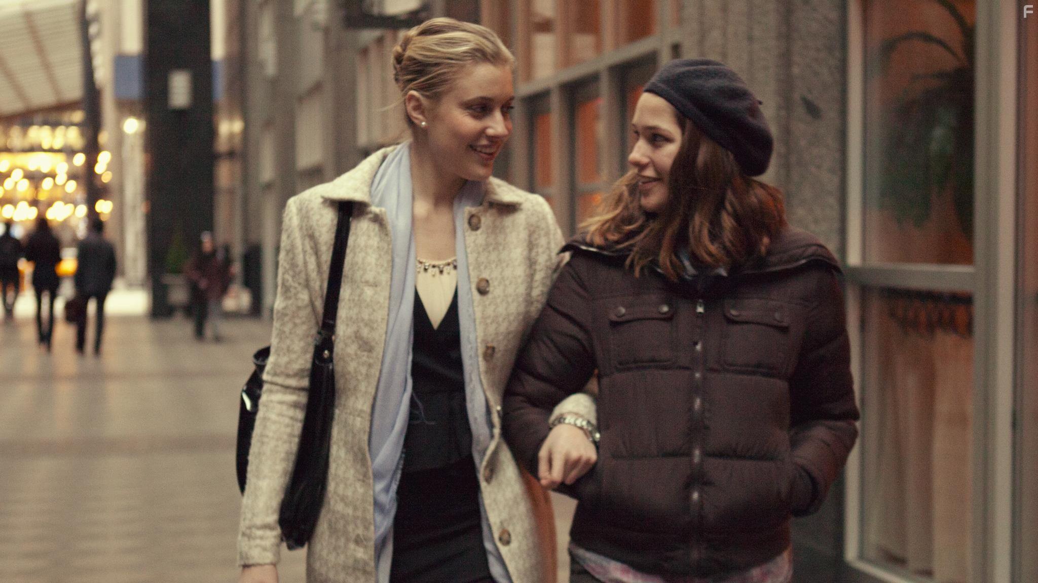 Greta Gerwig and Lola Kirke in Госпожа Америка (2015)