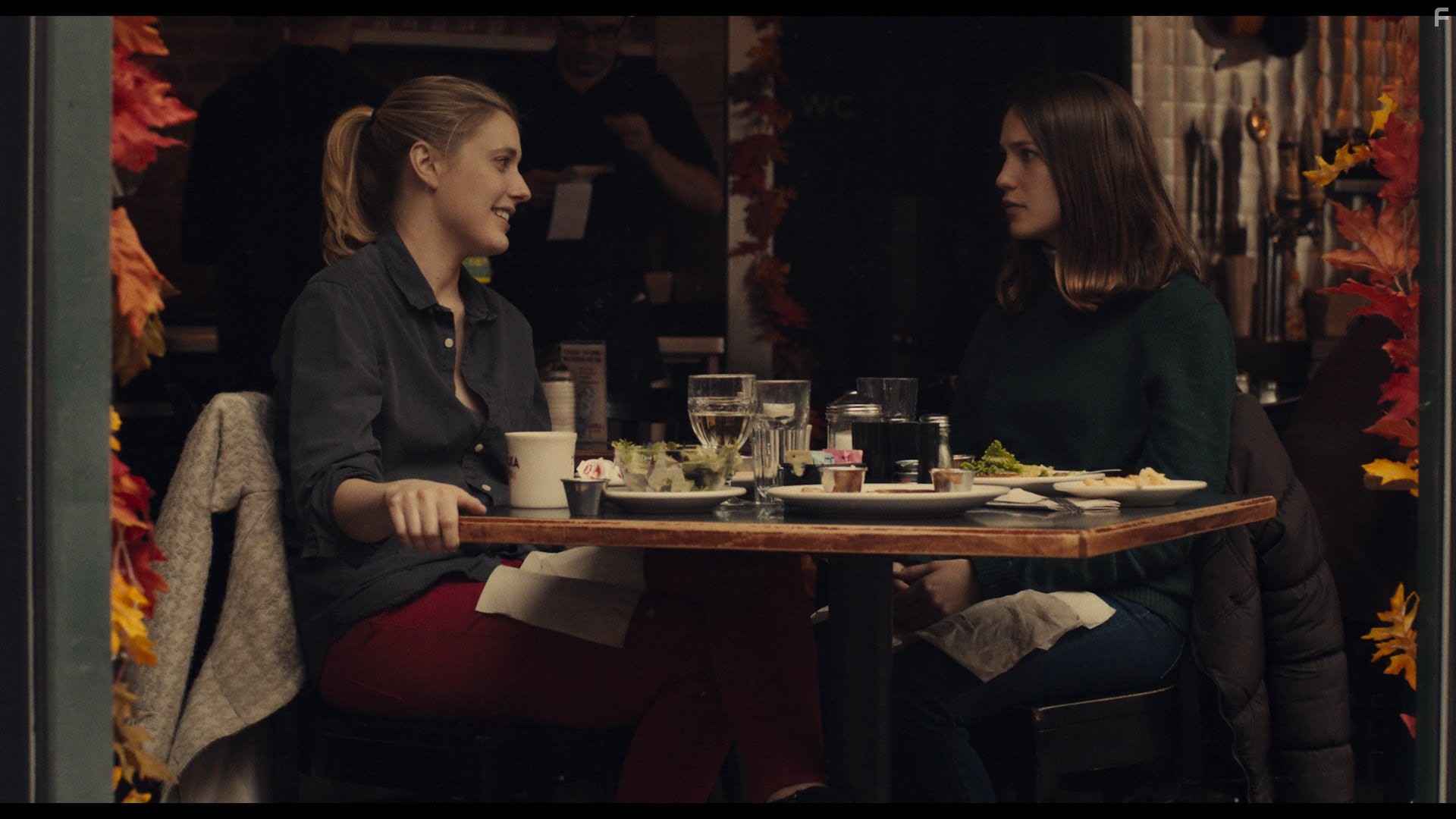 Greta Gerwig and Lola Kirke in Госпожа Америка (2015)