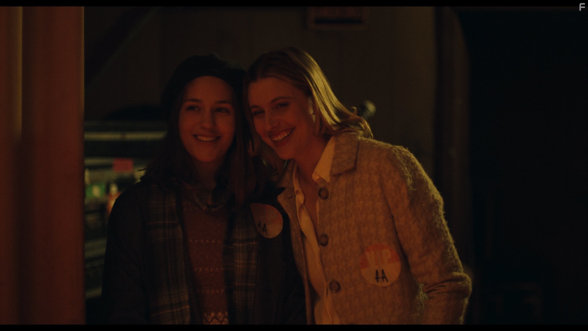 Greta Gerwig and Lola Kirke in Госпожа Америка (2015)