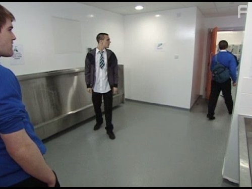 Henry Lloyd-Hughes in Переростки (2008)