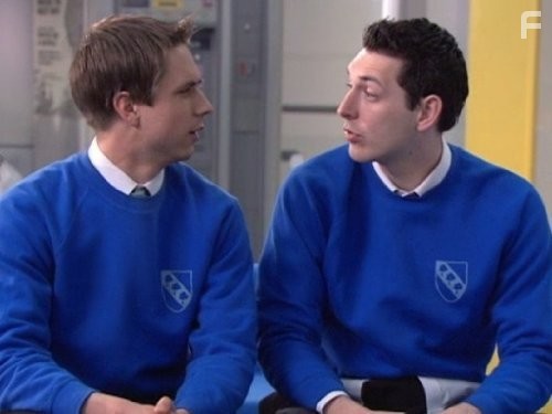 Blake Harrison and Joe Thomas in Переростки (2008)