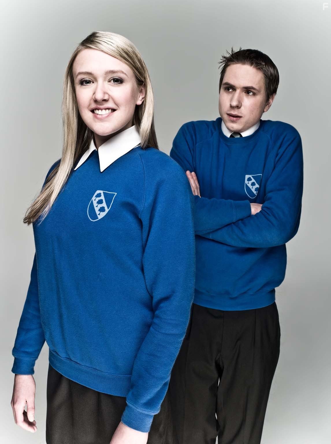 Emily Head and Joe Thomas in Переростки (2008)