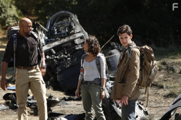 Boris Kodjoe and Gugu Mbatha-Raw in Семейные тайны (2010)