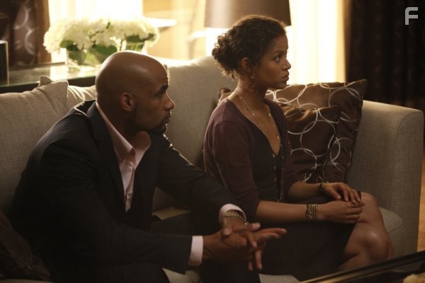 Boris Kodjoe and Gugu Mbatha-Raw in Семейные тайны (2010)