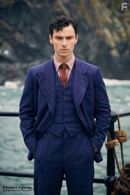 Aidan Turner in И никого не стало (2015)