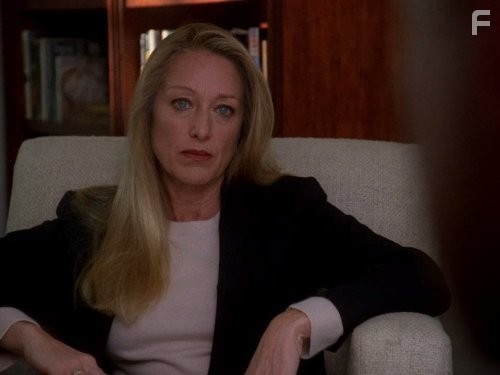 Patricia Wettig in Шпионка (2001)