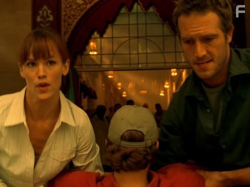 Jennifer Garner and Michael Vartan in Шпионка (2001)