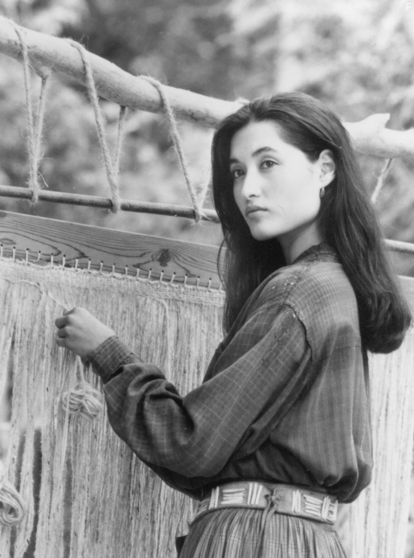 Charmaine Craig in Белый клык 2: Легенда о белом волке (1994)